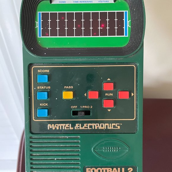 1978 FOOTBALL 2 - Hand Held Video Game - Mattel Inc. - Picture 6 of 13